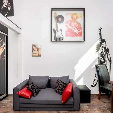 Vinyl Echo Vibes Apartment
