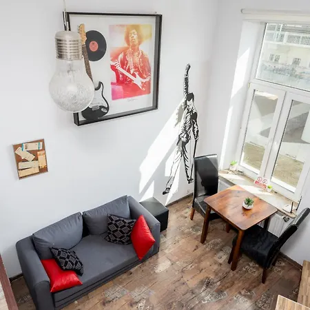 Vinyl Echo Vibes Apartment *